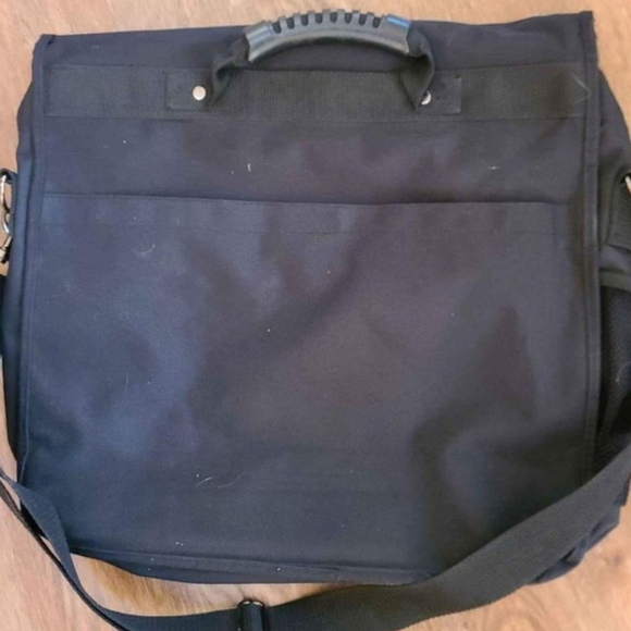 Tastefully Simple Laptop Tote Bag 14x18 - Picture 3 of 6